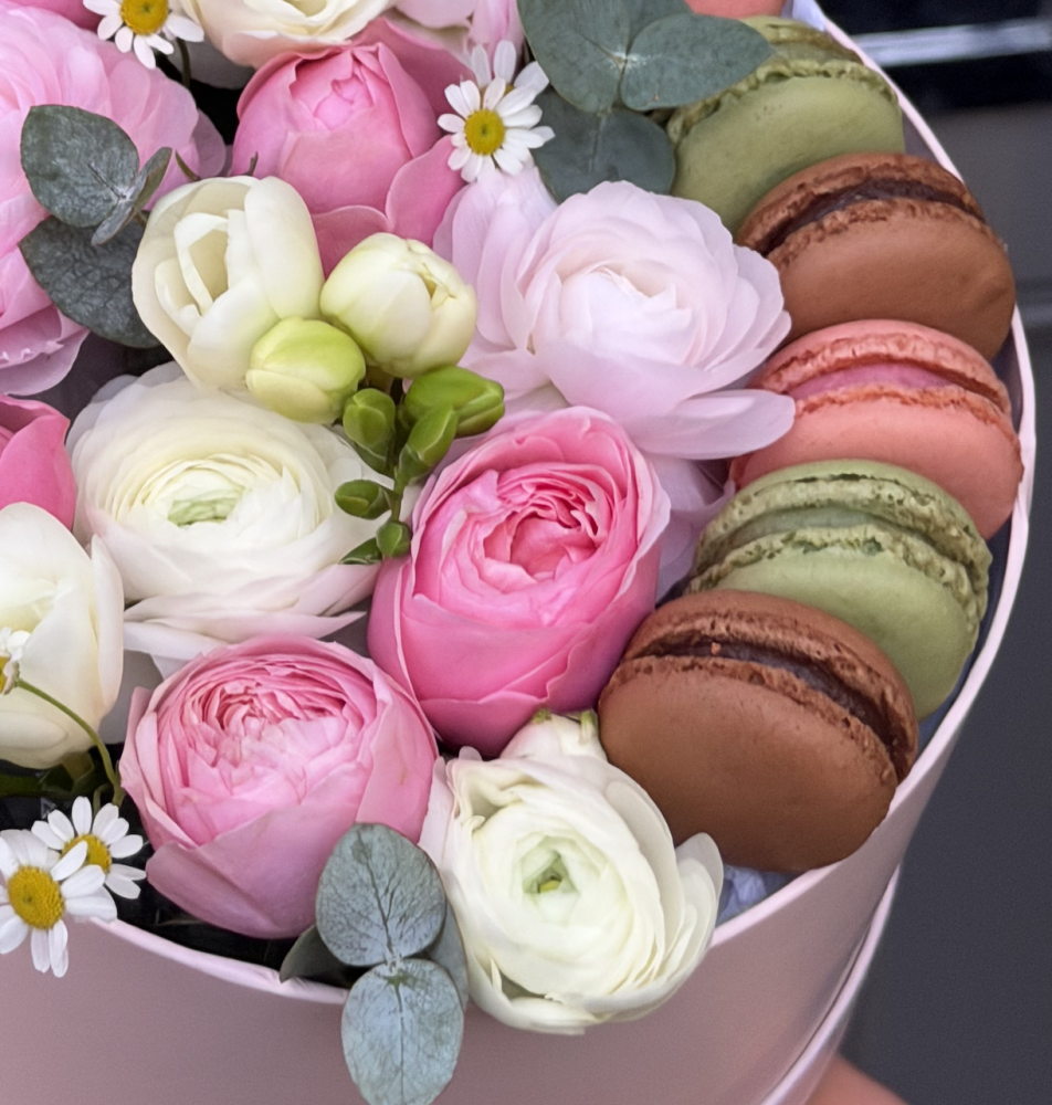 Blush & macaron delight