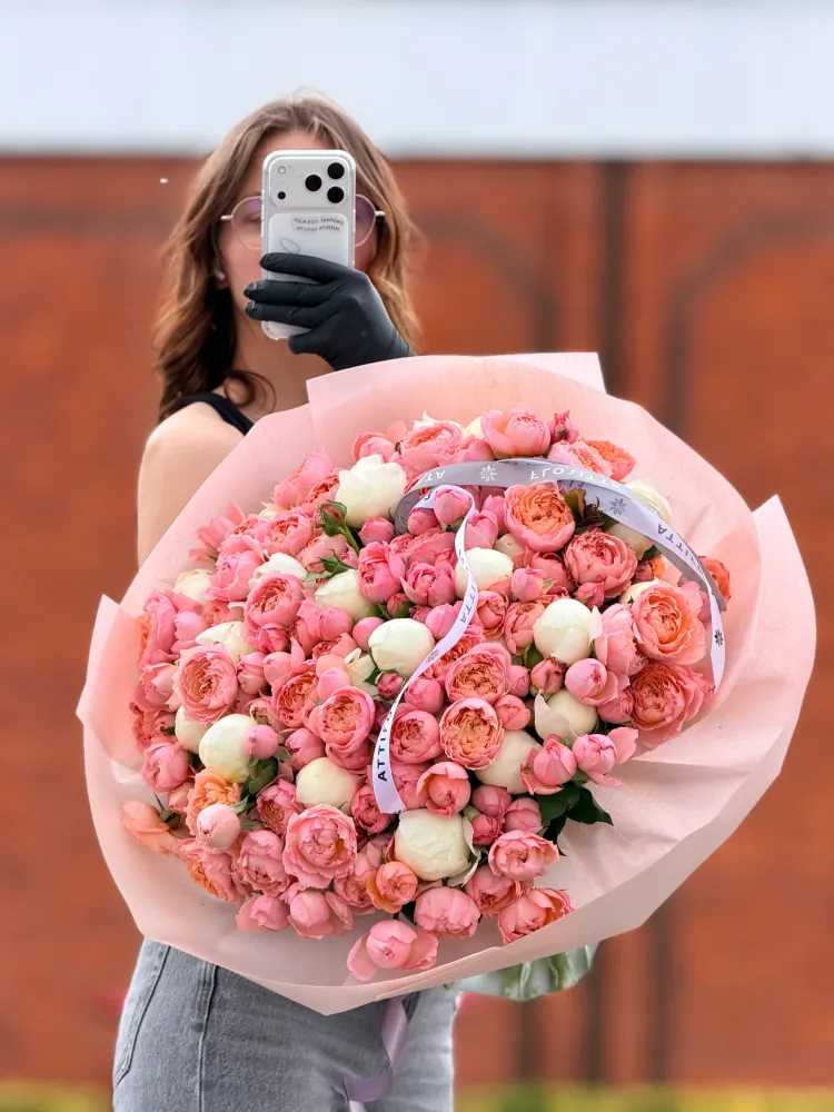 Mayfair juliett-peony dream (peonies & peony spray roses)