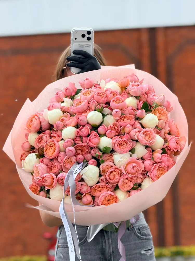 Mayfair juliett-peony dream (peonies & peony spray roses)