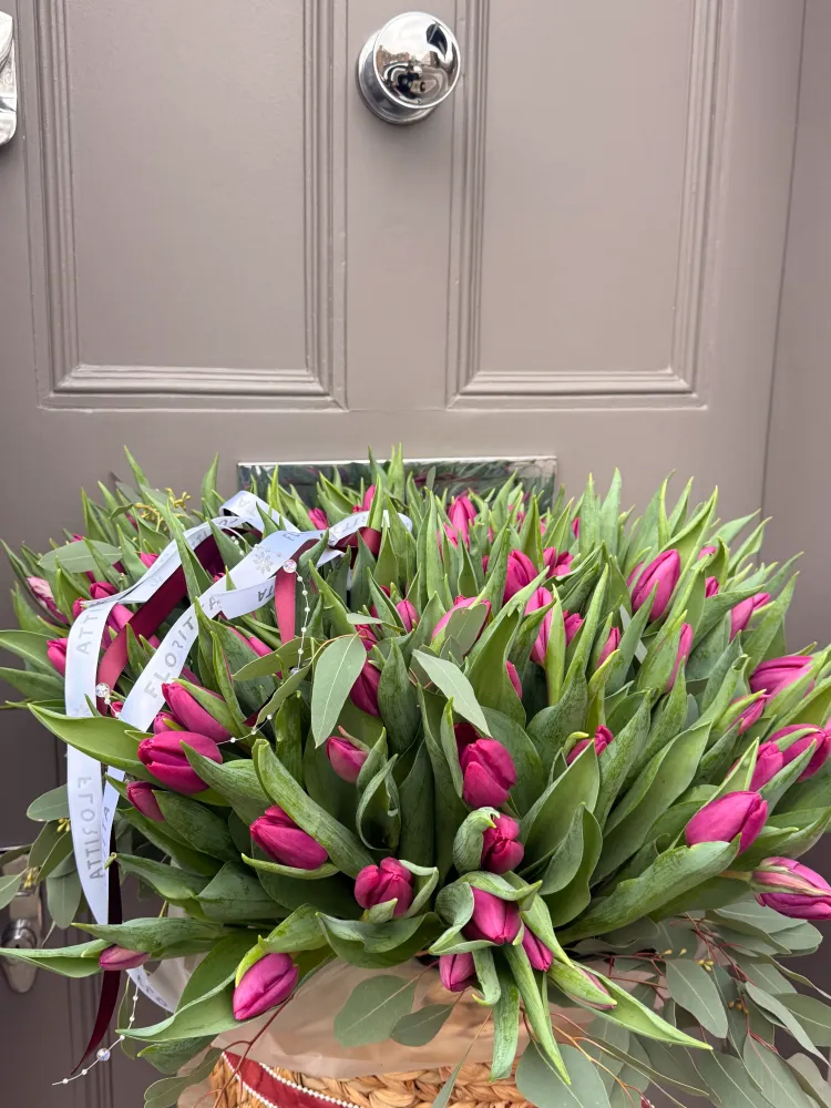 Richmond tulip basket (80 tulips)