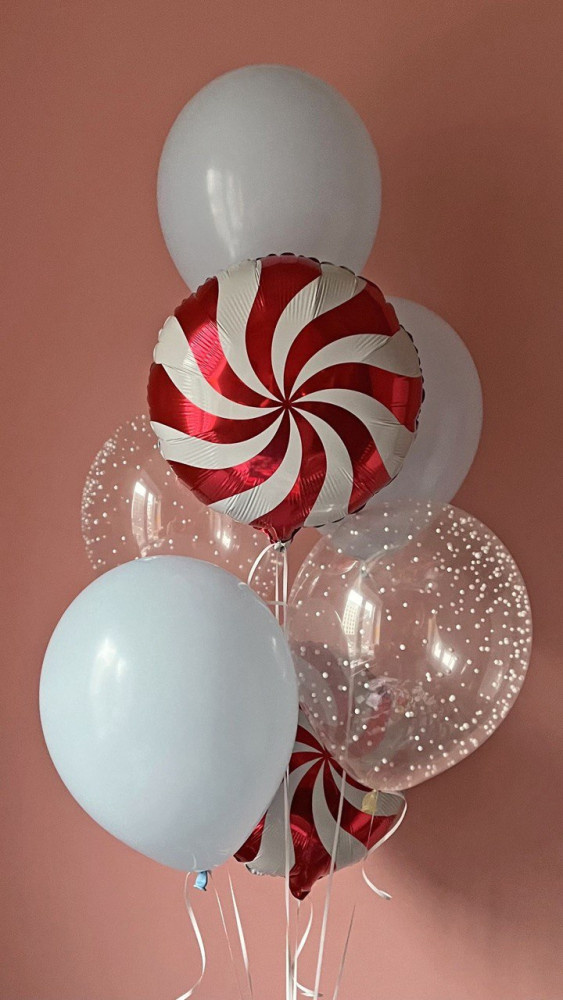 Red and white candy-striped foil balloons with white latex balloons — Floritta