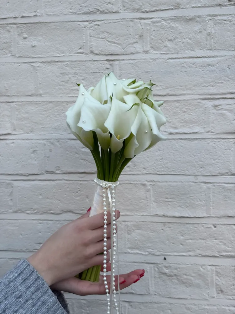 Calla lilies with pearl details bridal bouquet