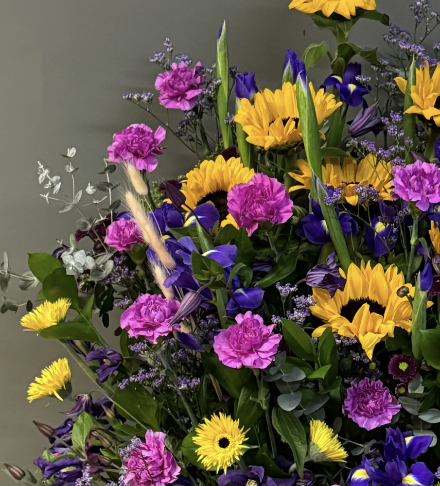 Gentle farewell arrangement
