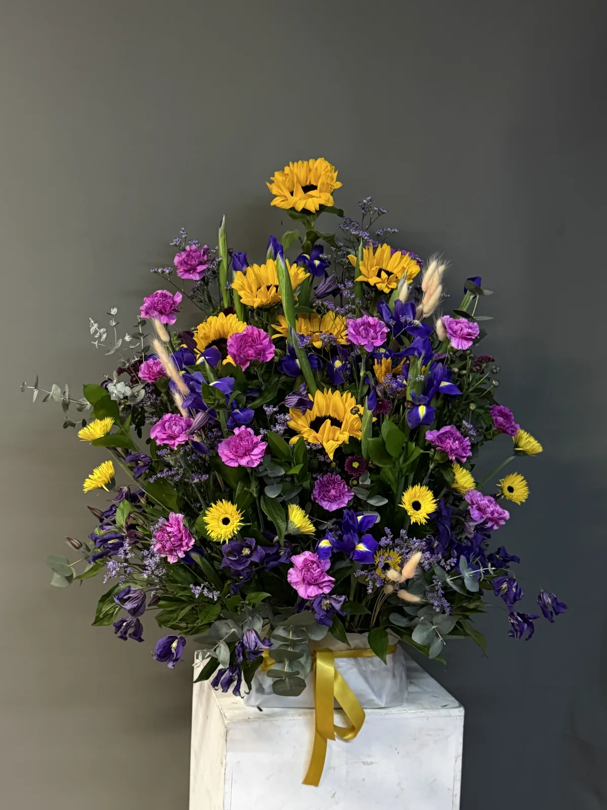 Gentle farewell arrangement