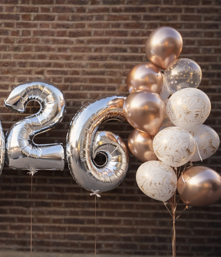 Silver and gold number 26 balloon bouquet with champagne spheres — Floritta