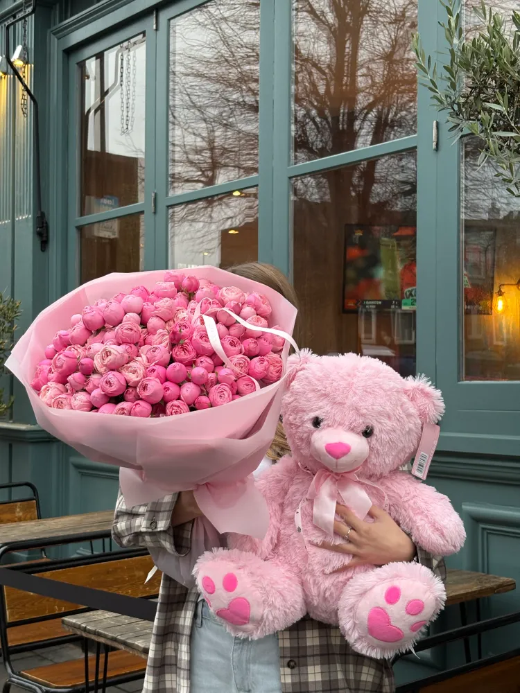 Luxe pink rose bouquet with cuddly teddy bear companion — Floritta