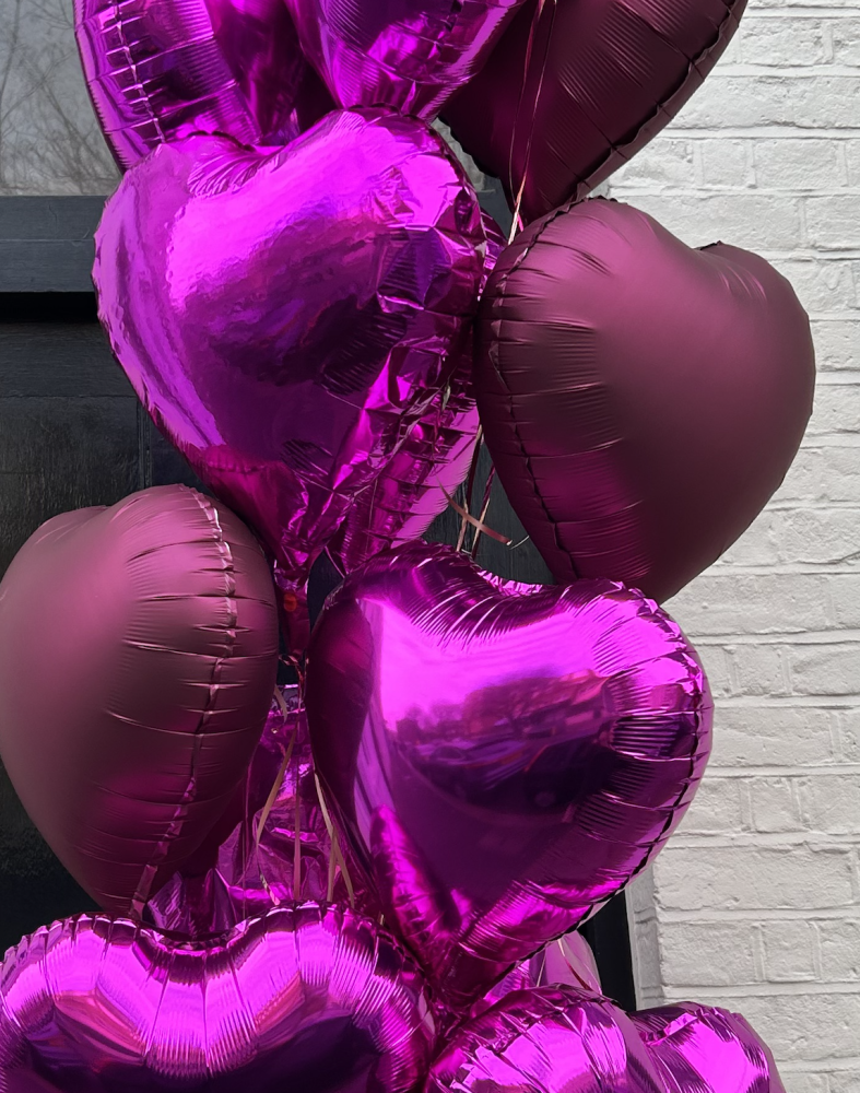 Velvet hearts (15 balloon helium inflated)