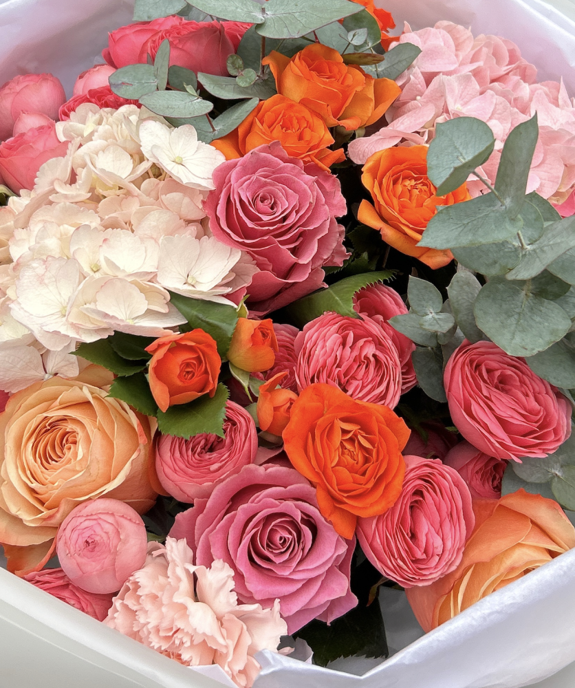 Urban brass petals (hydrangeas, roses & spray roses)