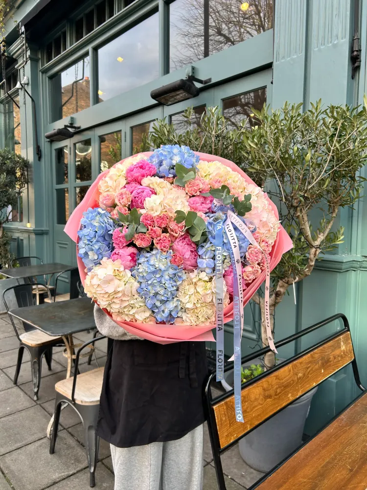 Chelsea grandeur cloud (hydrangeas, peonies & spray roses)