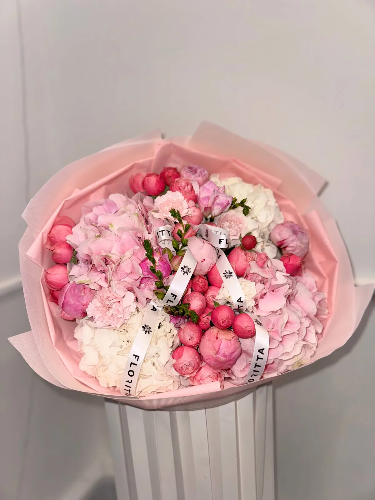 Chelsea grandeur cloud (hydrangeas, peonies & spray roses)