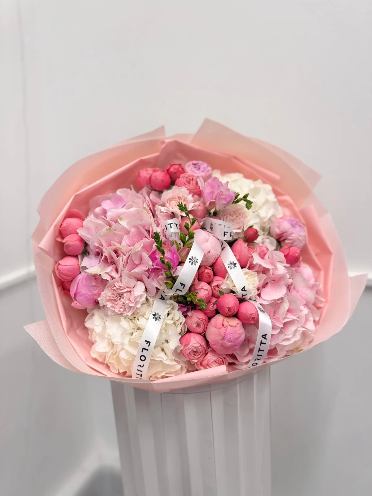 Chelsea grandeur cloud (hydrangeas, peonies & spray roses)
