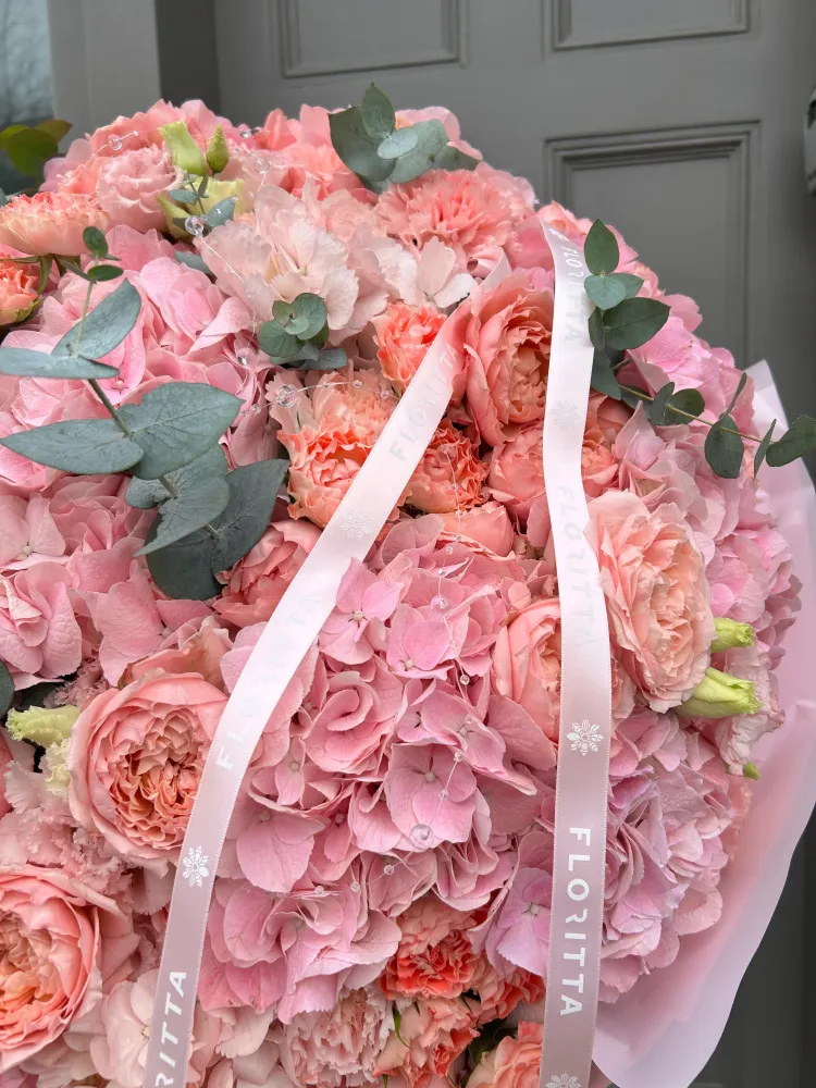 Rose & Powder Grandeur Bouquet
