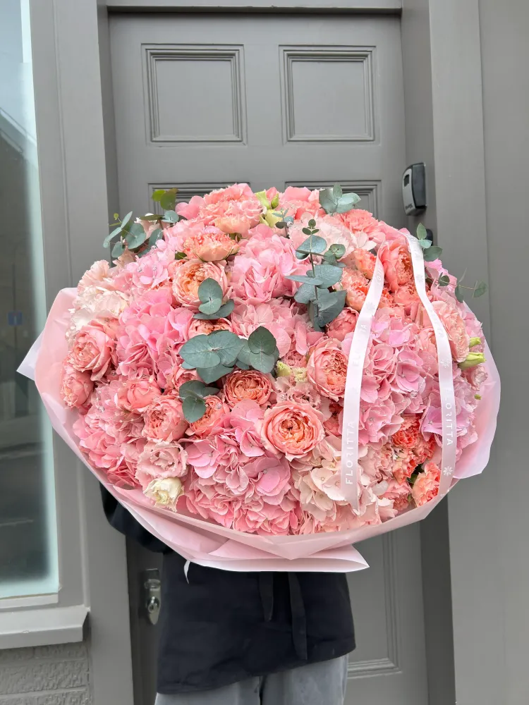 Rose & Powder Grandeur Bouquet