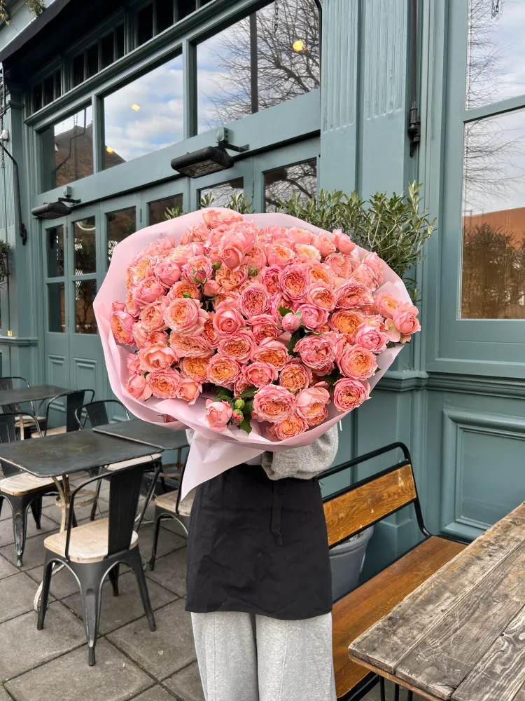 Soft power (50 peony spray roses)