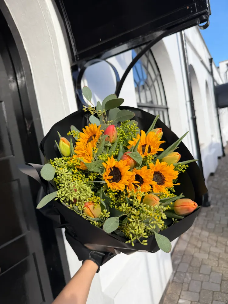 Sunflower and tulip bouquet with eucalyptus in black wrap — Floritta