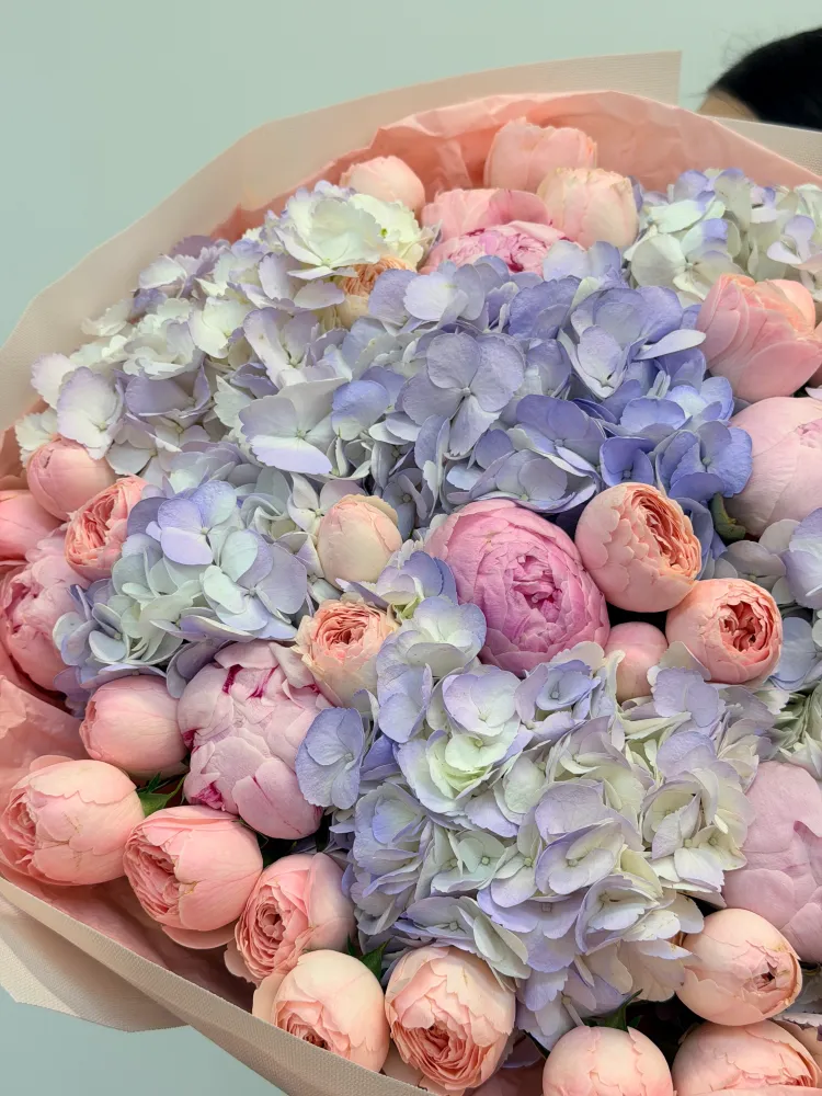 Lavender haze (hydrangeas & spray roses)