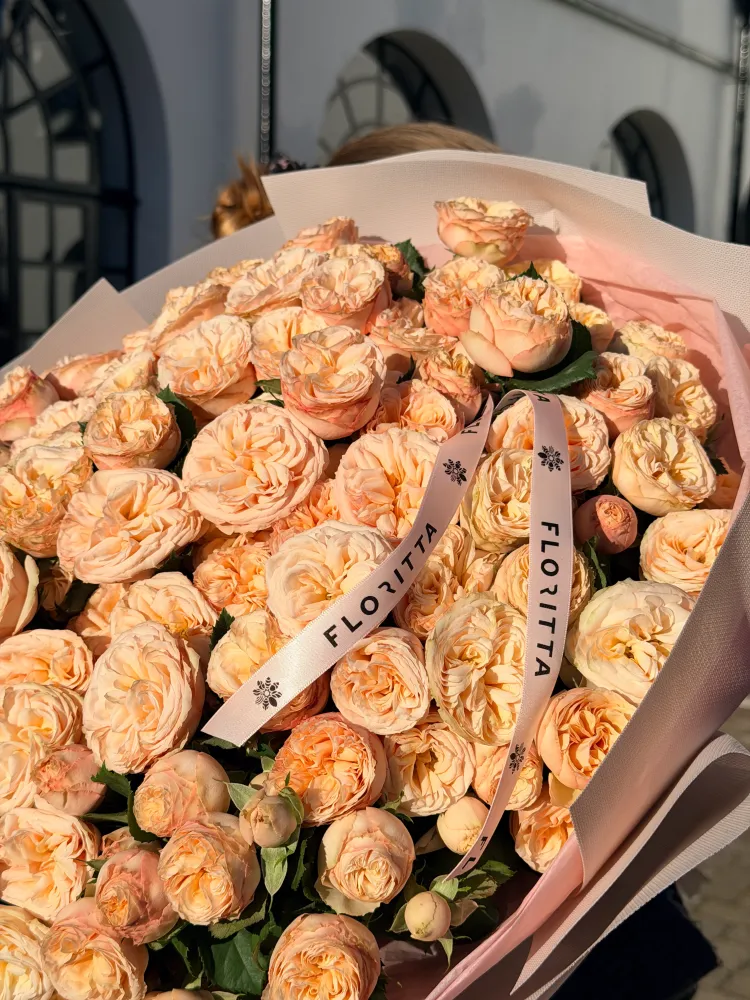 Petals for her (35 peony spray roses)