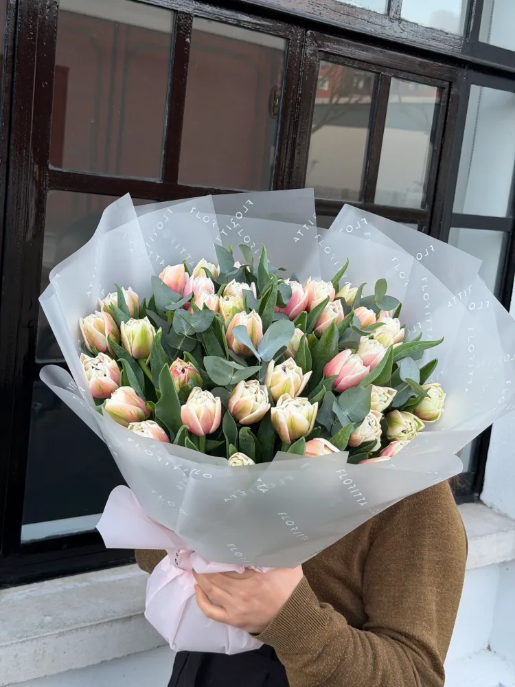 Ethereal abundance (50 white tulips)