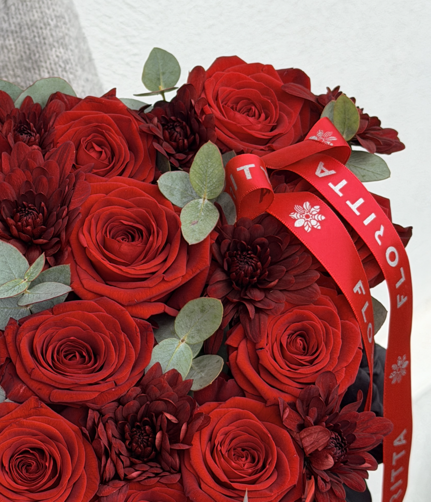 Crimson heart of love flower box