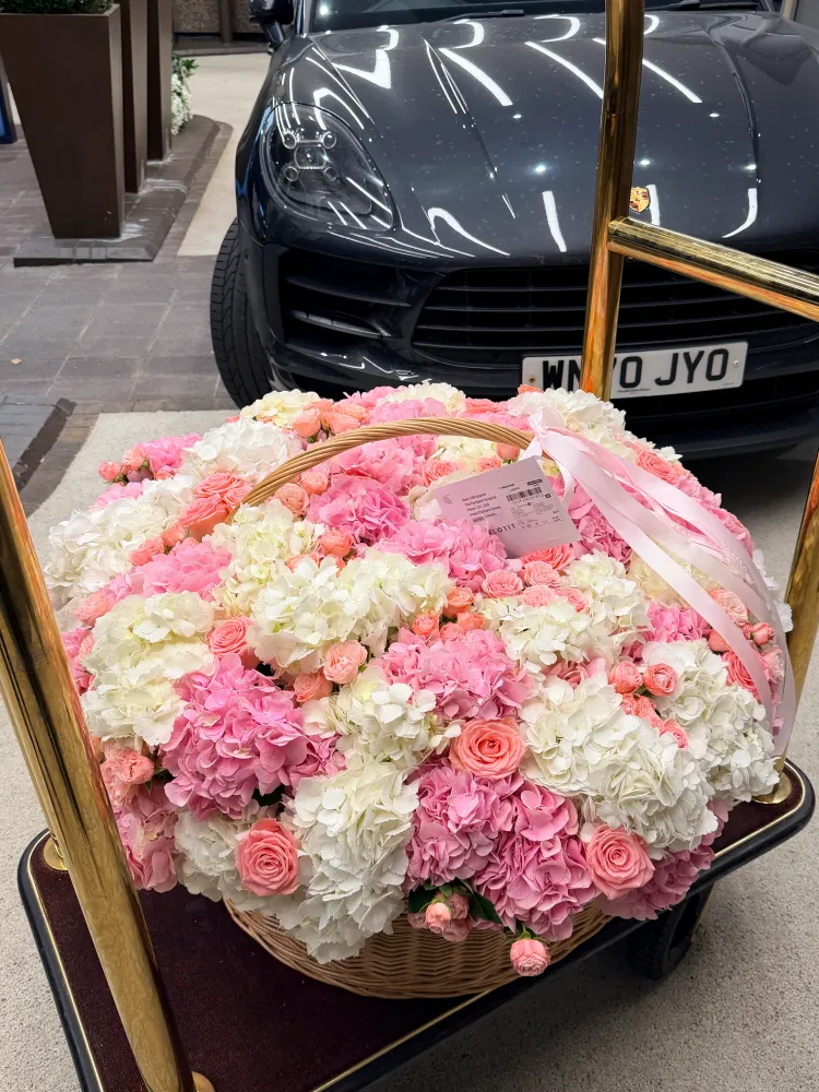 Luxe hydrangea, rose and spray rose basket arrangement in white, pink and coral — Floritta