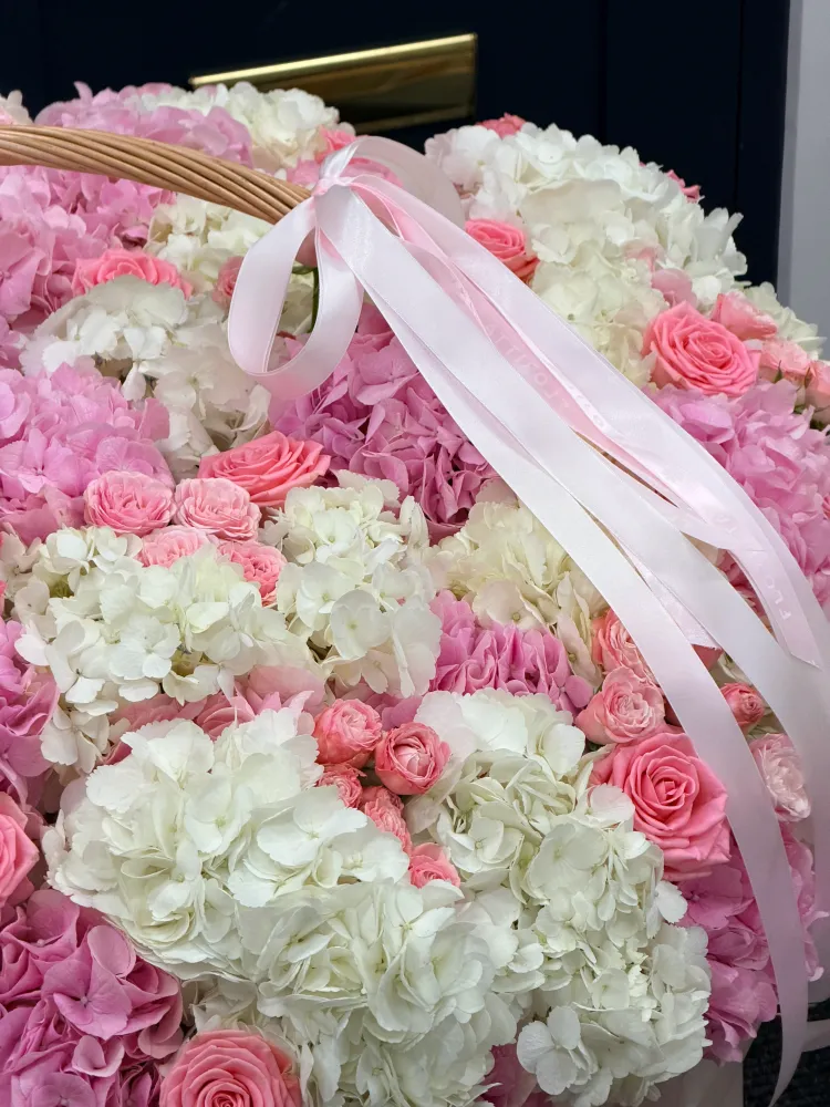 Royal queen floral basket (hydrangeas, roses & spray roses)