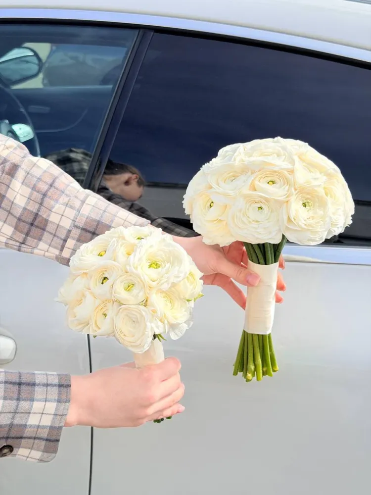 Ranunculus bride & bridesmaid bouquets