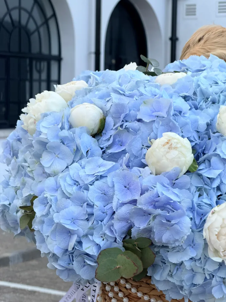 Sapphire garden dream basket (hydrangeas, eustomas & roses)