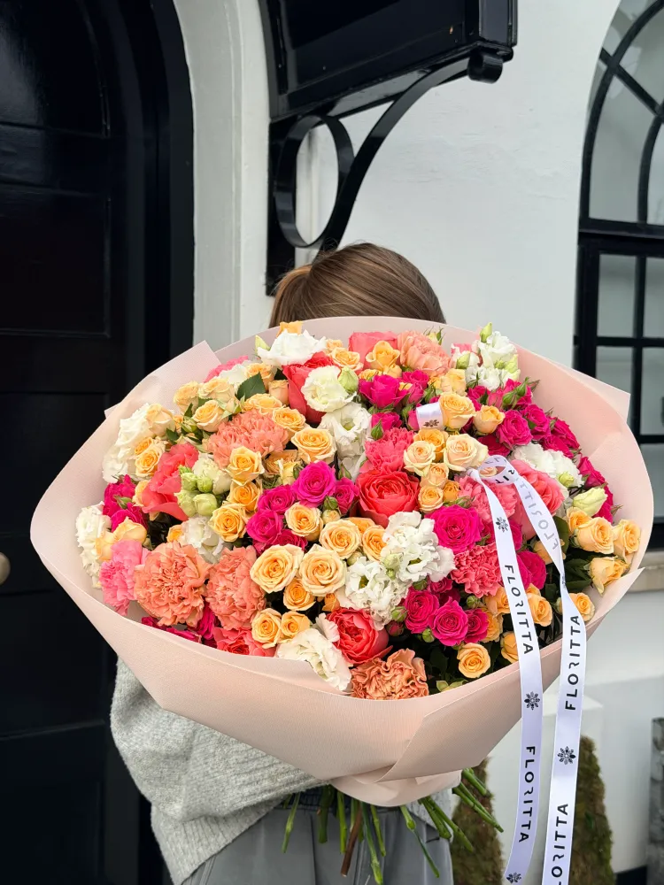 Luxe hand-tied bouquet of roses, carnations and hypericum in hot pink, coral and cream — Floritta