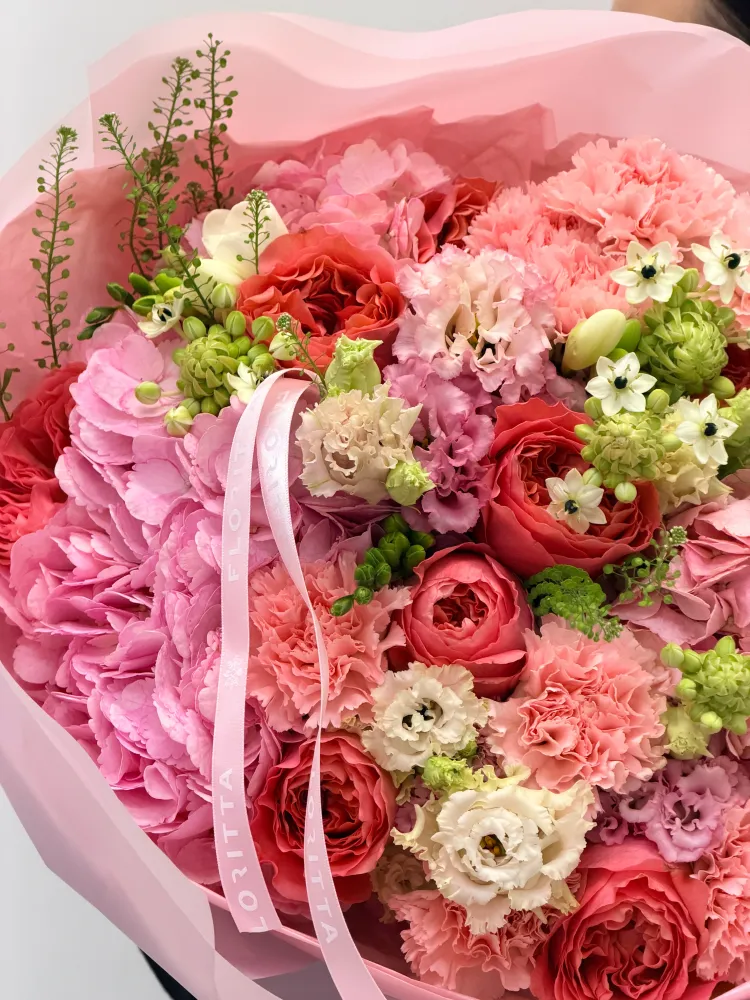 Colour you feel (hydrangeas, dianthus & peony roses)