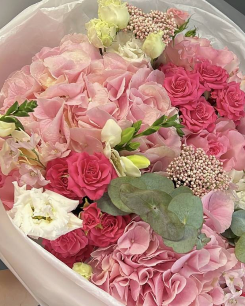 Devin (hydrangeas, roses, spray roses, eucalyptus)