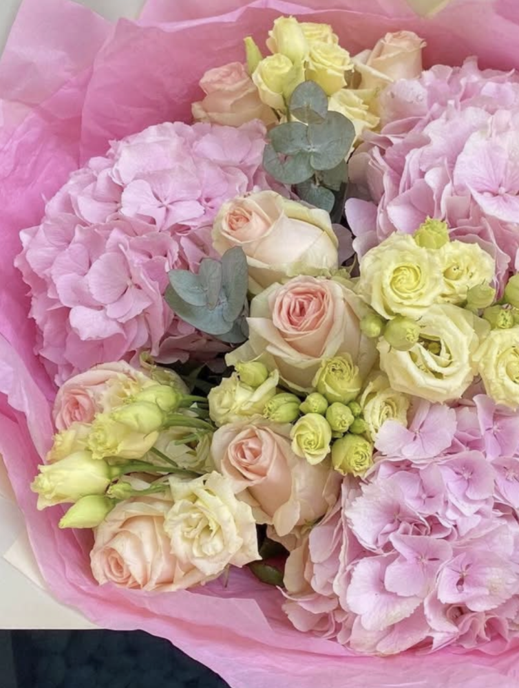 Hydrangeas bouquet (hydrangeas, roses , spray roses)