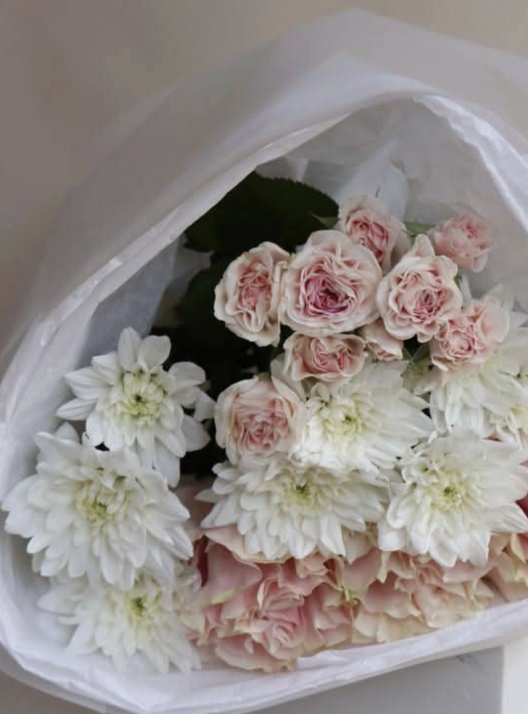 Delicate bouquet (roses, chrysanthemums)