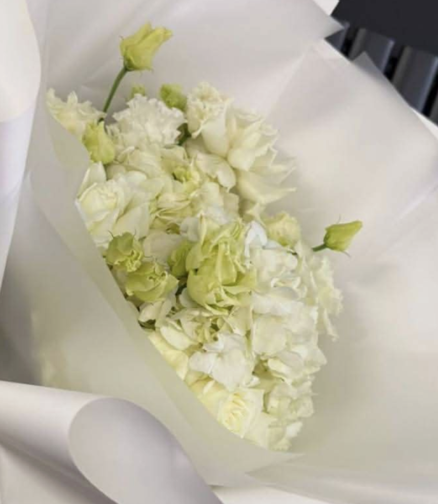 Pure elegance bouquet (roses, hydrangeas)