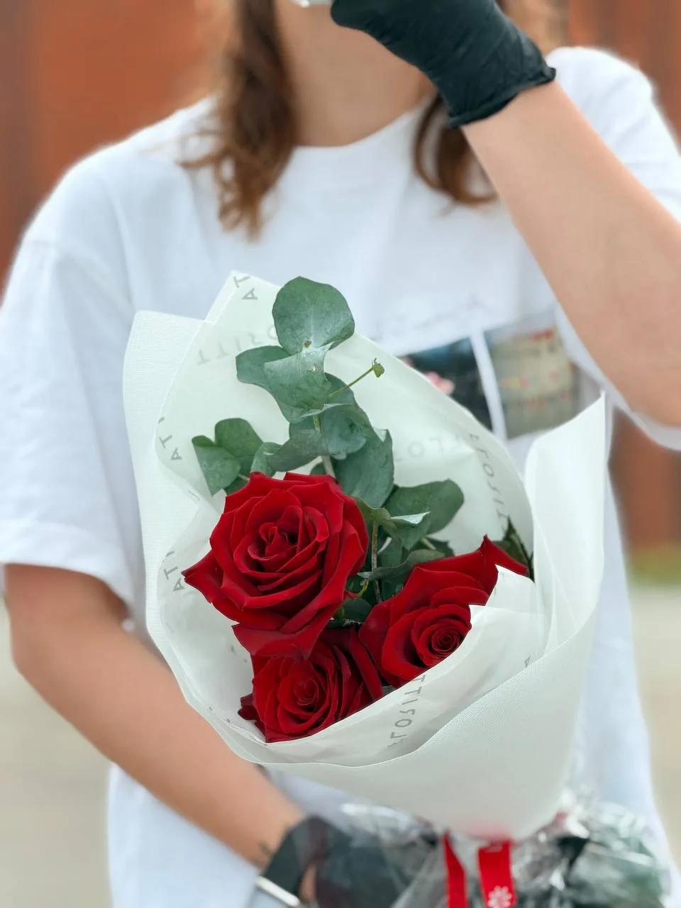 Crimson love ( 3 stems of red roses )