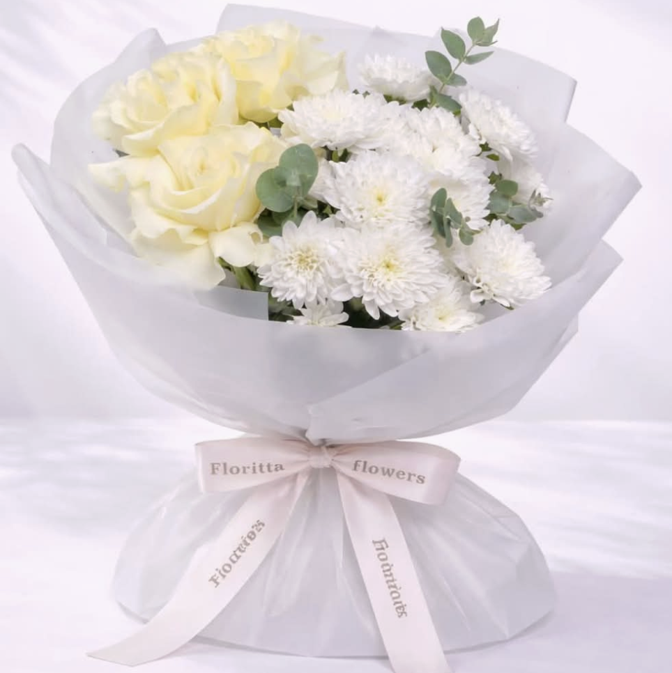 Cream roses and white chrysanthemums with eucalyptus in tissue wrap — Floritta