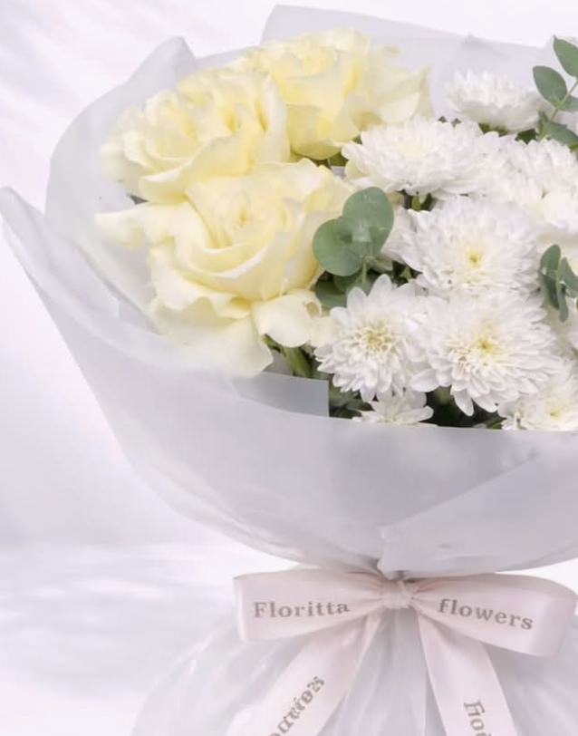 Creamy bloom charm ( french roses, eucalyptus, chrysanthemum )