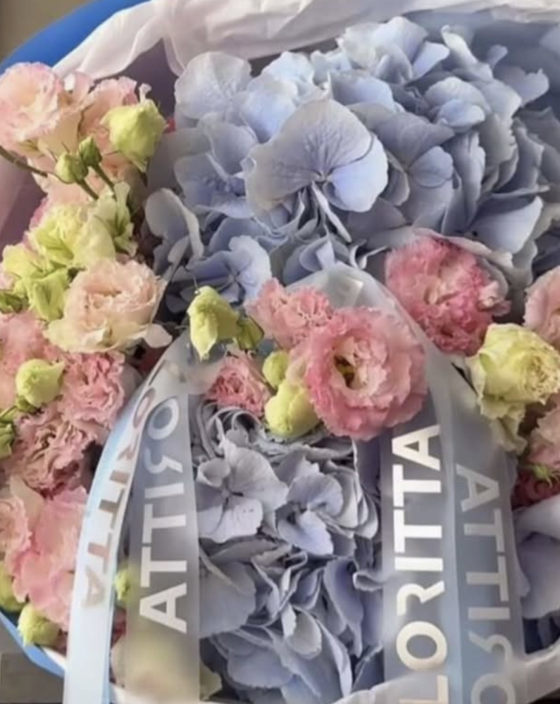 Lovely ocean (hydrangeas, lisianthus)