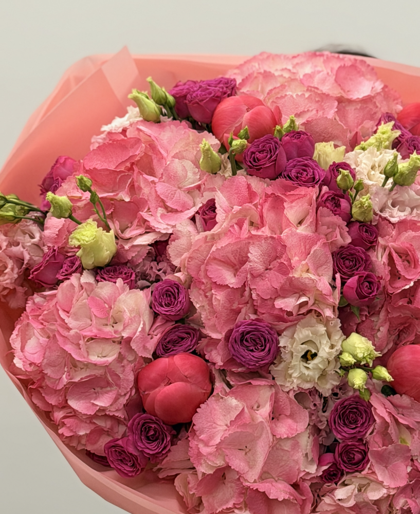 Rose-tinted reverie (hydrangea, peony, spray rose, lisianthus)
