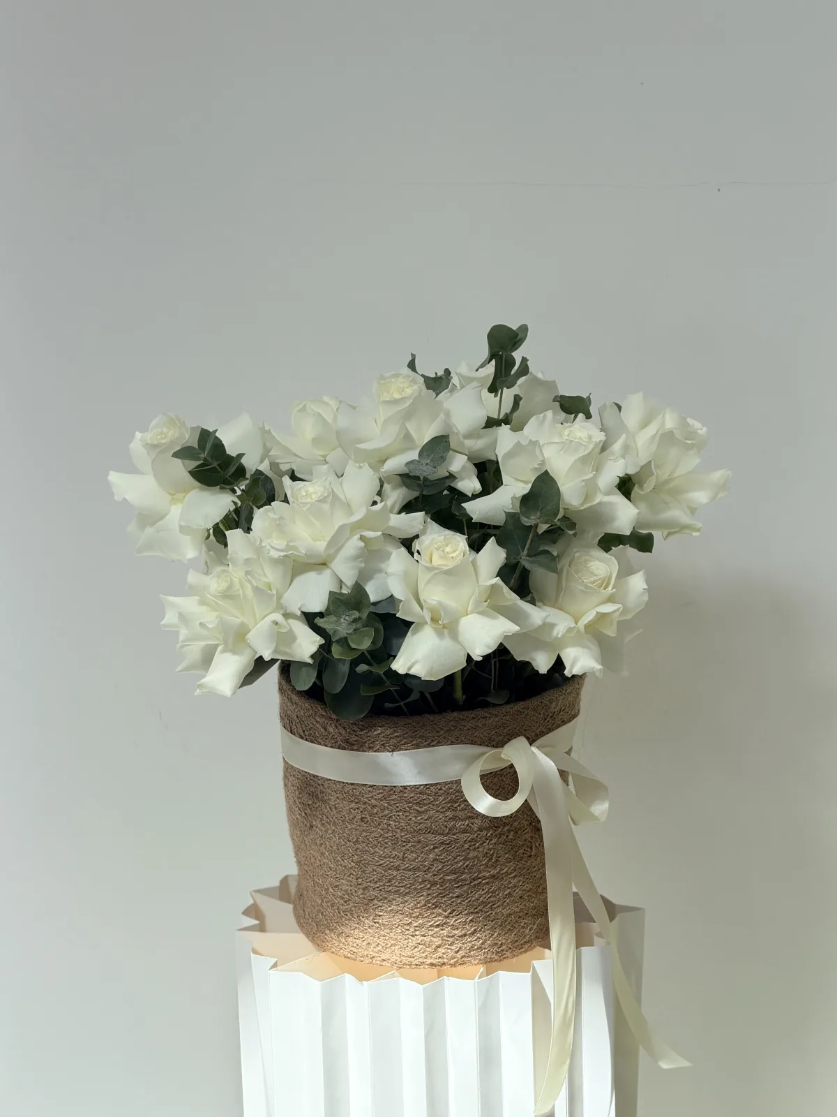 English countryside (white rose, eucalyptus)