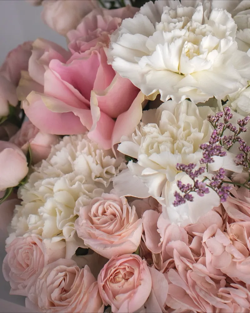 Creamy bouquet with delicate blooms