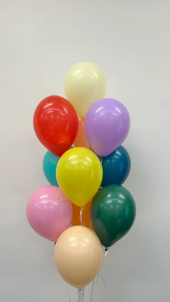 Colourful balloon bunch in red, yellow, purple and green — Floritta