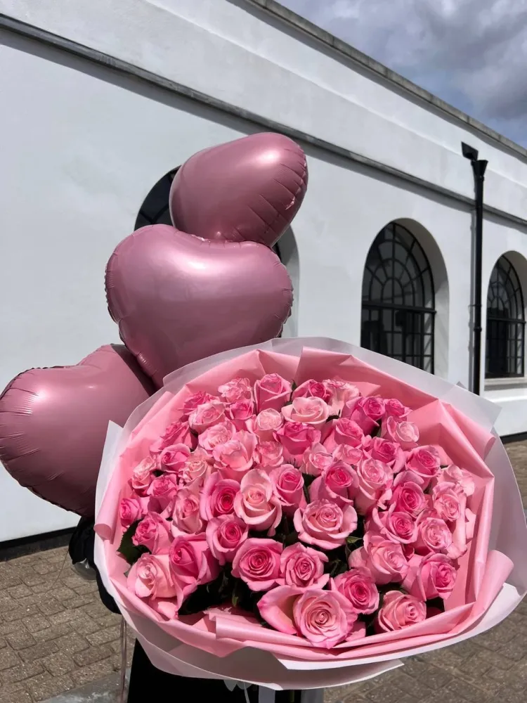 Pink love letter set (50 pink roses & 3 heart balloons)