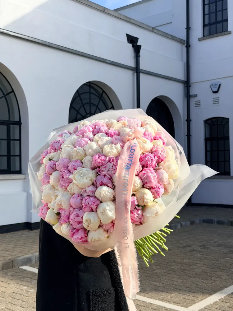 Luxury pink and white peony dome bouquet with tissue wrap — Floritta