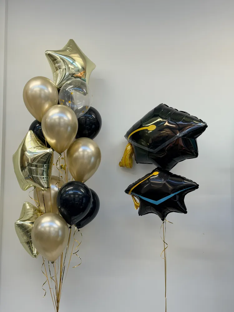 Luxury graduation balloon bouquet with gold, black and star-shaped foils — Floritta