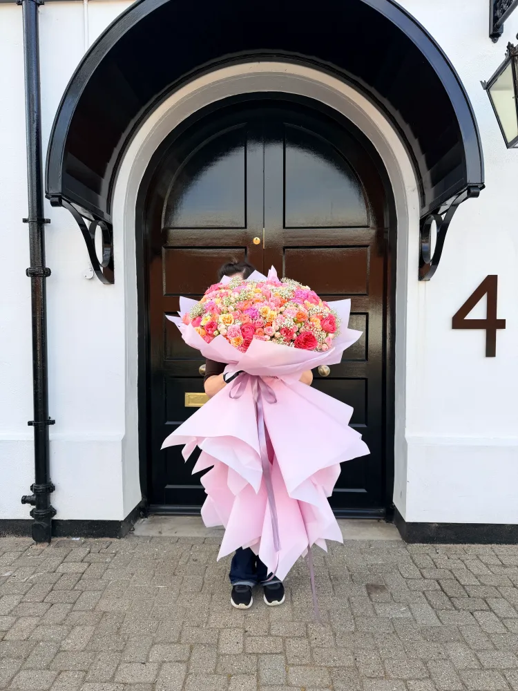 Statement pink tissue-wrapped bouquet with roses, carnations and filler — Floritta