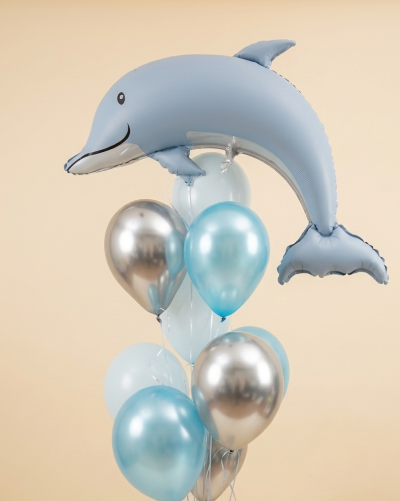 Blue dolphin foil balloon with pearl balloons cluster — Floritta