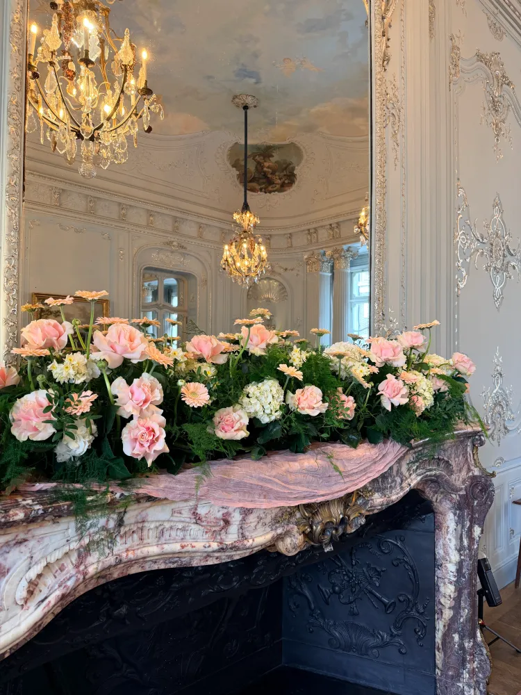 Peach romance event suite (mantelpiece arrangement, 6 floral vases, 15 mini bouquets and 1 floral basket)