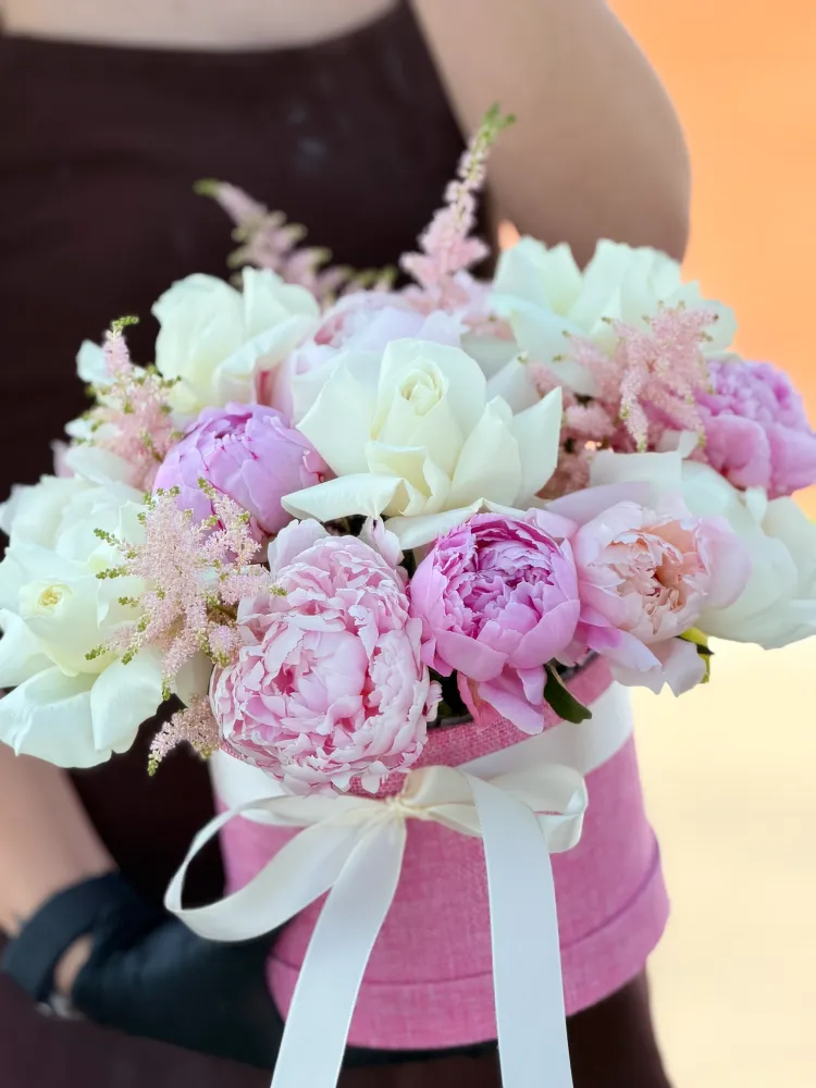 Pink peony hatbox (peonies & roses)
