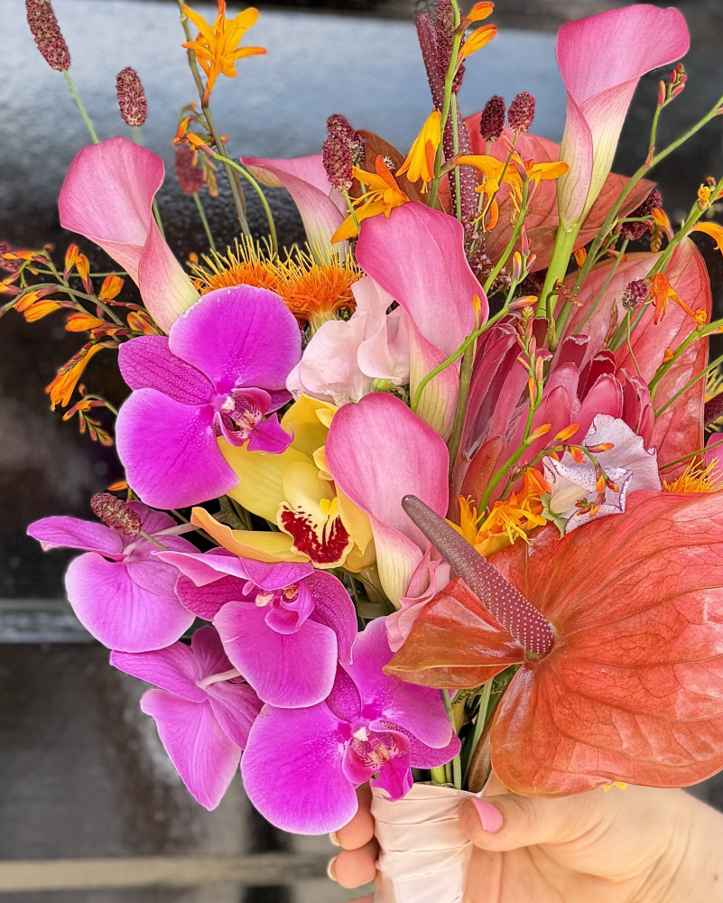 Tropical sunset bride (with matching boutonnière)