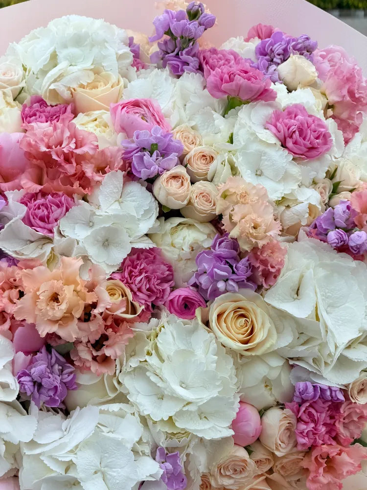 Cotswold morning (white hydrangea, spray roses & lisianthus)